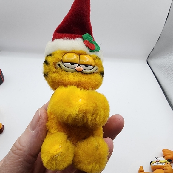 1981 Garfield Plush Hugger Pencil Top Dakin Swivel Head Santa Hat w Bell - Picture 3 of 6